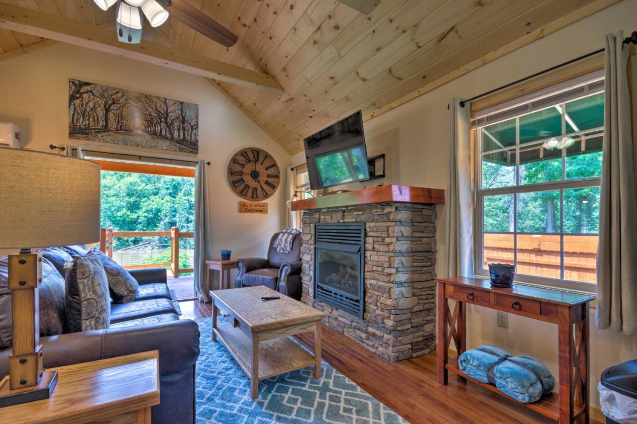 Cozy Riverfront Cabin With Private Deck And Hot Tub! Bryson City Ngoại thất bức ảnh
