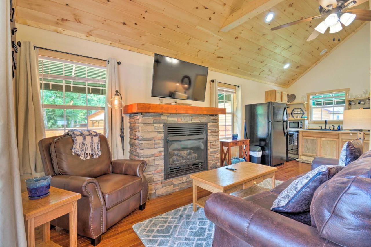Cozy Riverfront Cabin With Private Deck And Hot Tub! Bryson City Ngoại thất bức ảnh