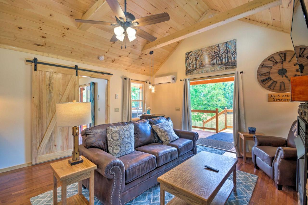 Cozy Riverfront Cabin With Private Deck And Hot Tub! Bryson City Ngoại thất bức ảnh