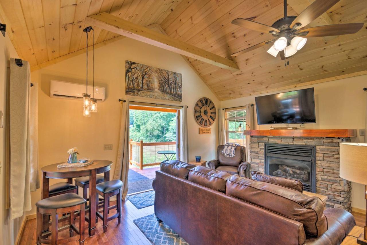 Cozy Riverfront Cabin With Private Deck And Hot Tub! Bryson City Ngoại thất bức ảnh