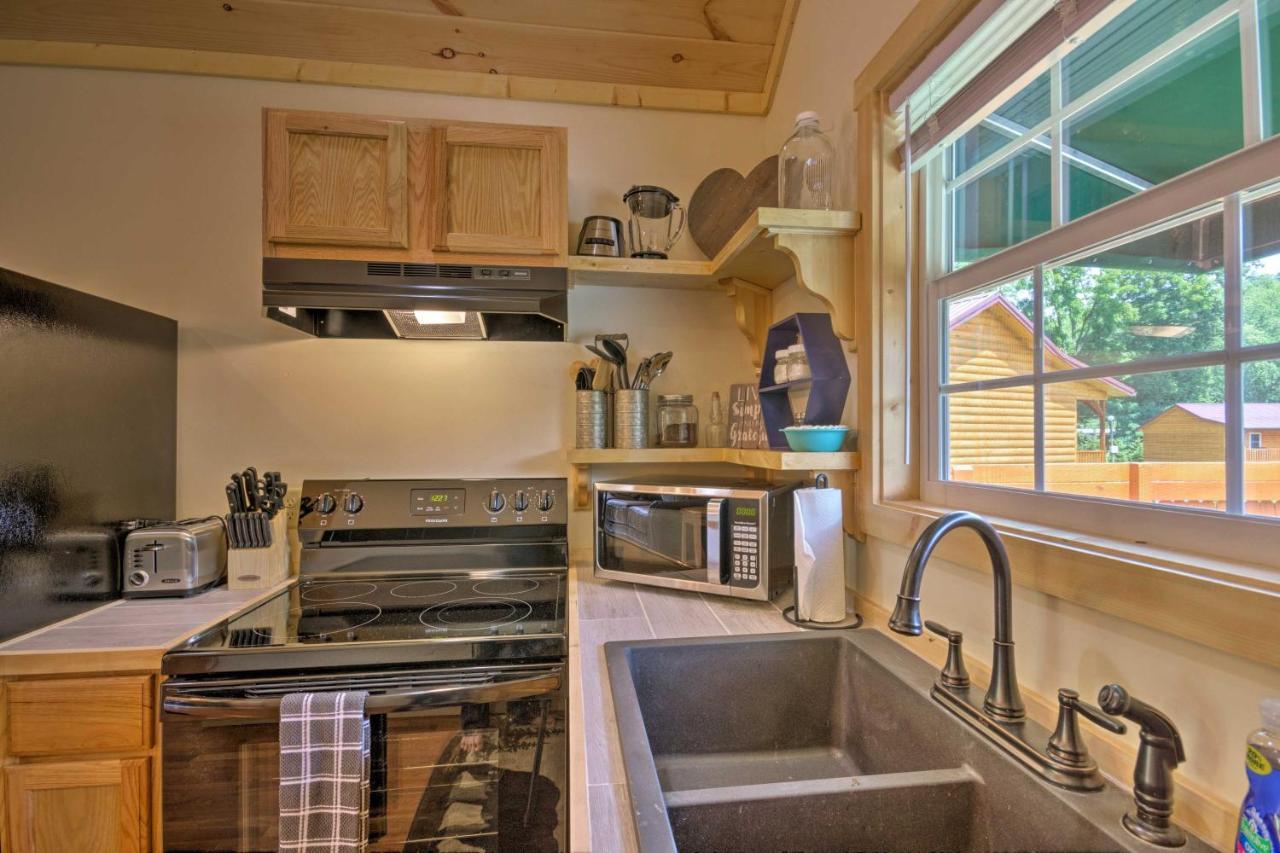 Cozy Riverfront Cabin With Private Deck And Hot Tub! Bryson City Ngoại thất bức ảnh