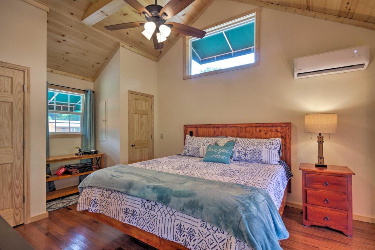 Cozy Riverfront Cabin With Private Deck And Hot Tub! Bryson City Ngoại thất bức ảnh