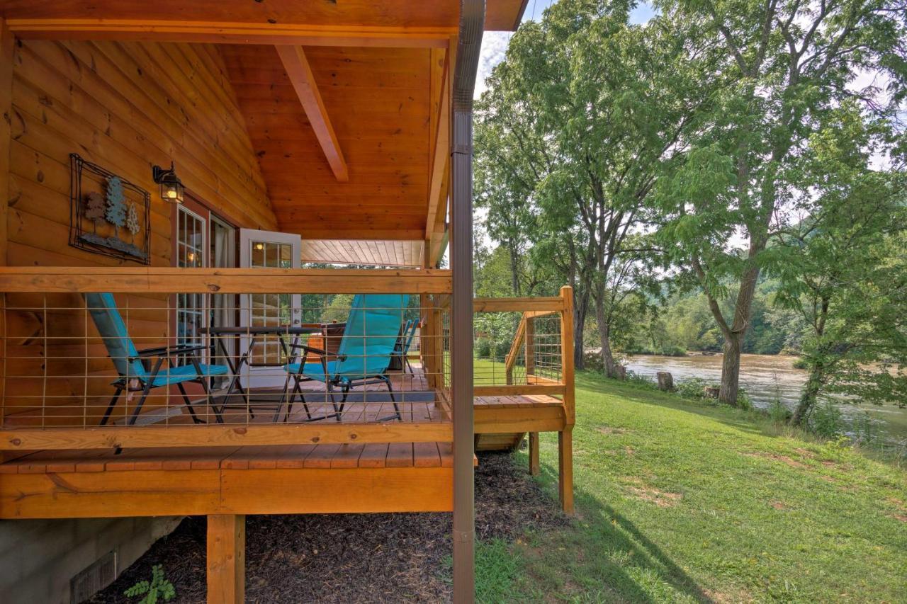 Cozy Riverfront Cabin With Private Deck And Hot Tub! Bryson City Ngoại thất bức ảnh