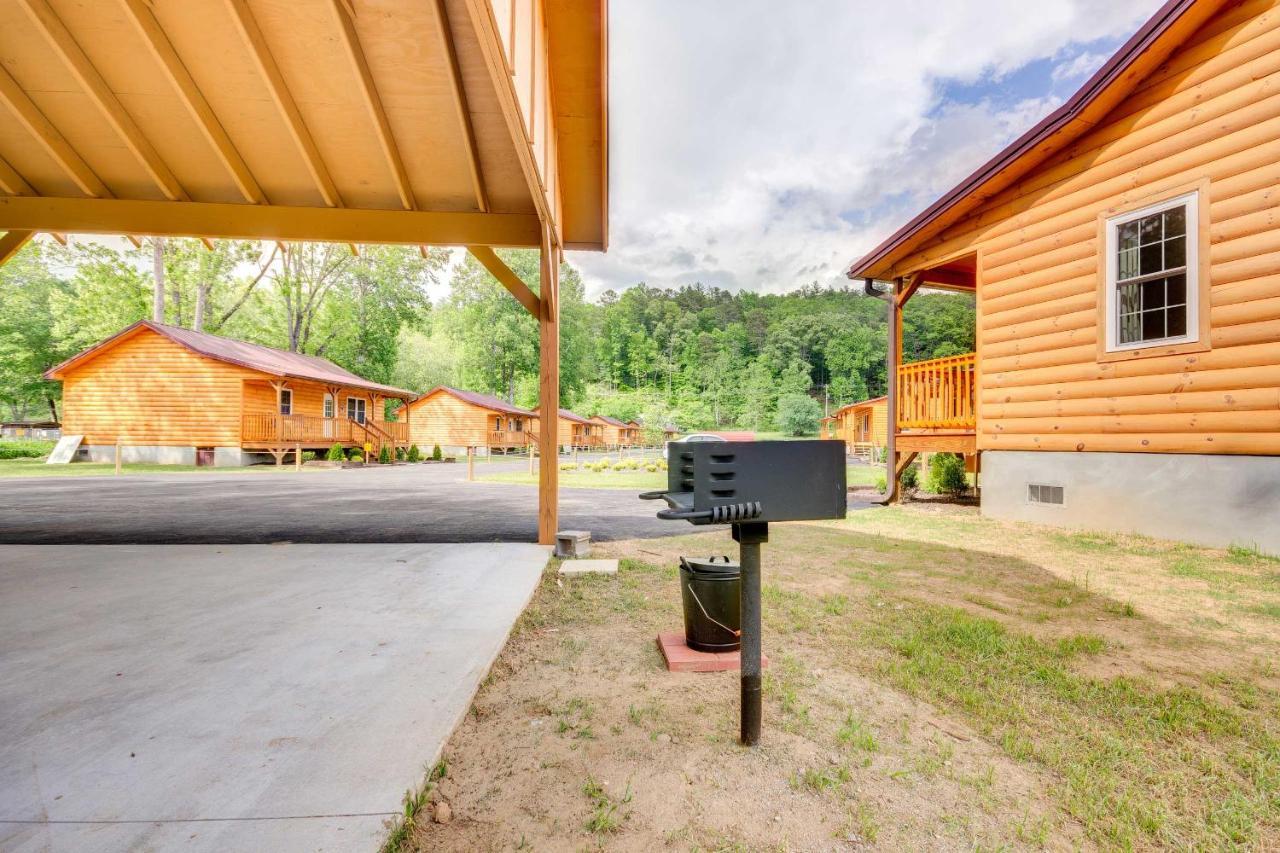 Cozy Riverfront Cabin With Private Deck And Hot Tub! Bryson City Ngoại thất bức ảnh