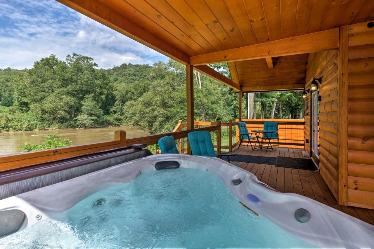 Cozy Riverfront Cabin With Private Deck And Hot Tub! Bryson City Ngoại thất bức ảnh